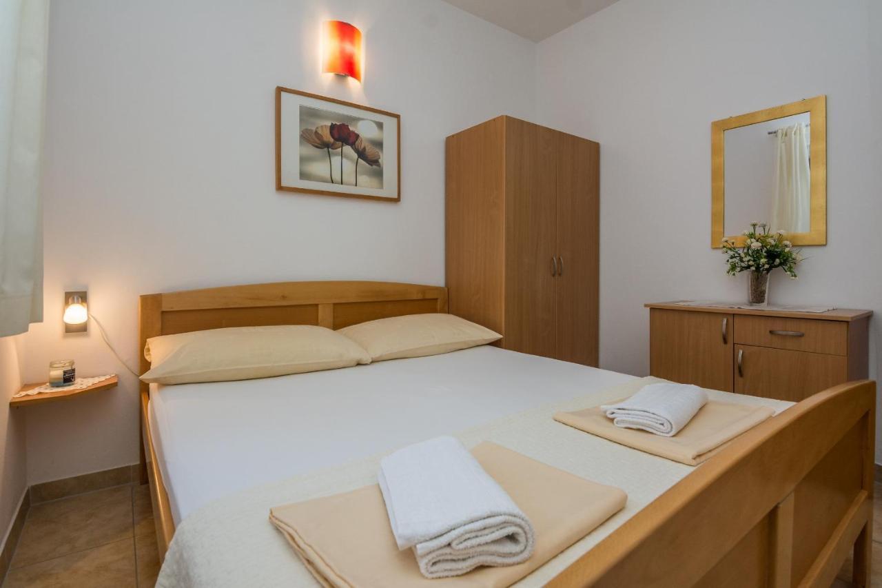 Apartments Sarlija Vir Eksteriør bilde