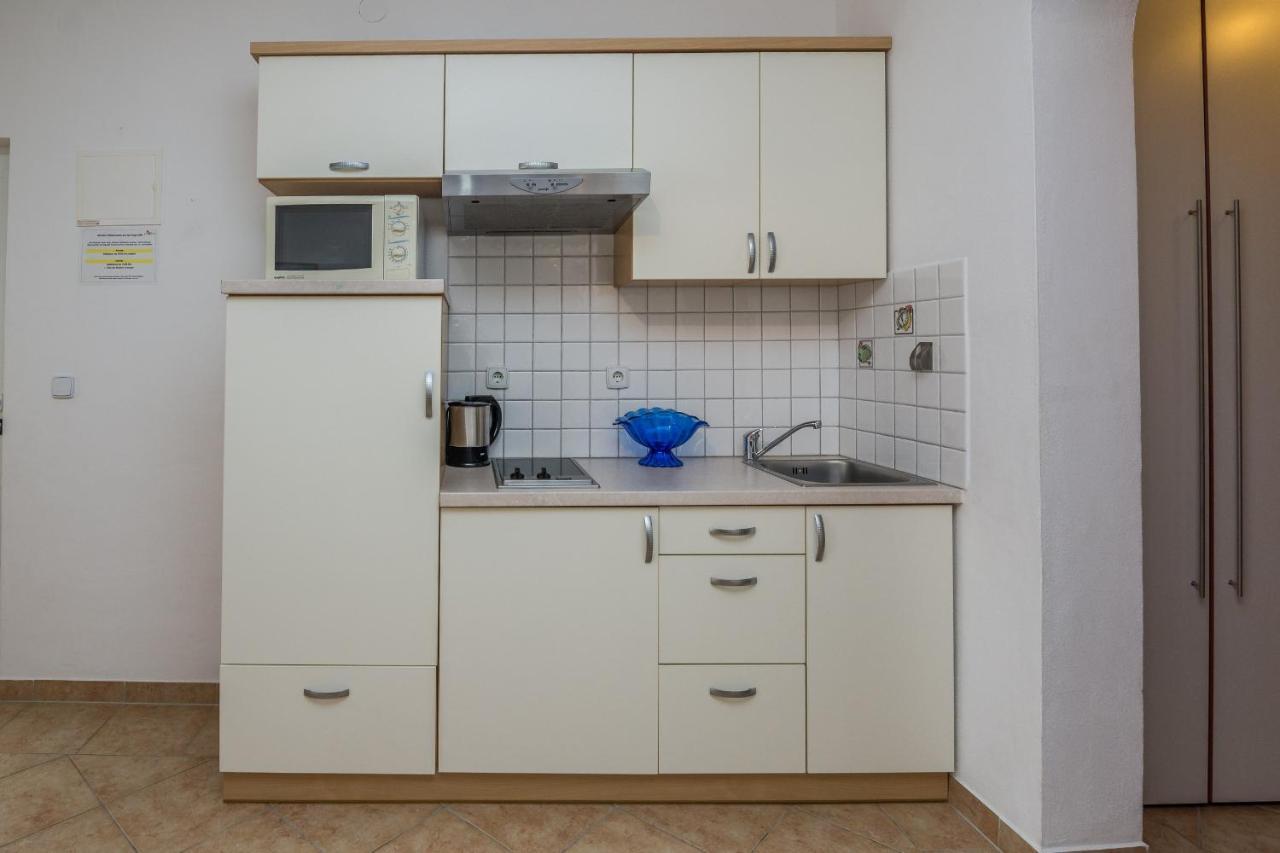 Apartments Sarlija Vir Eksteriør bilde