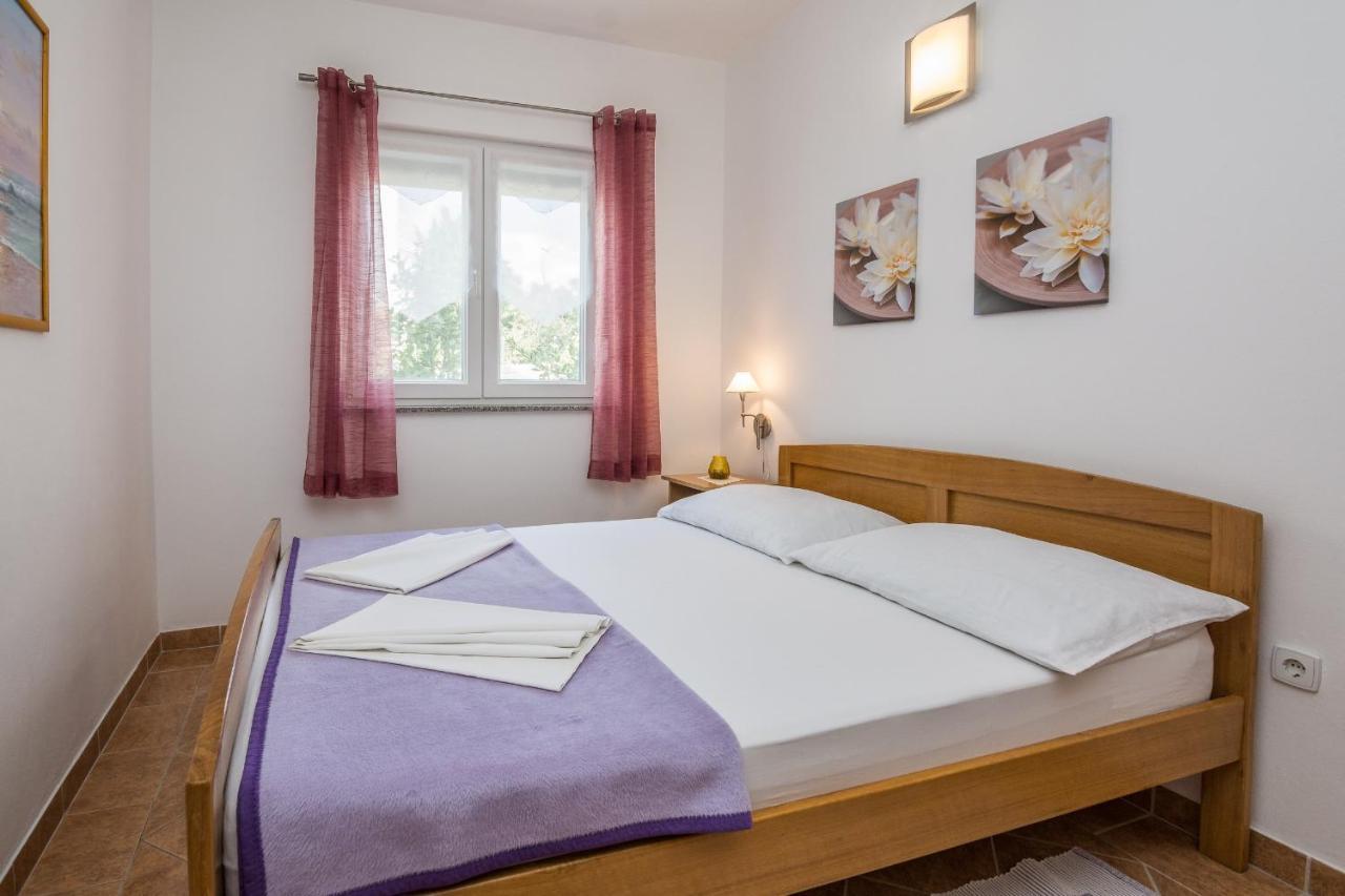 Apartments Sarlija Vir Eksteriør bilde