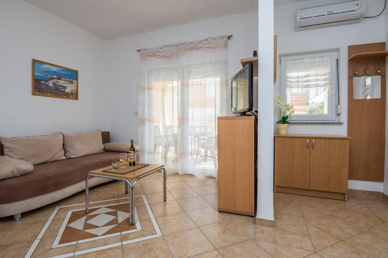 Apartments Sarlija Vir Eksteriør bilde