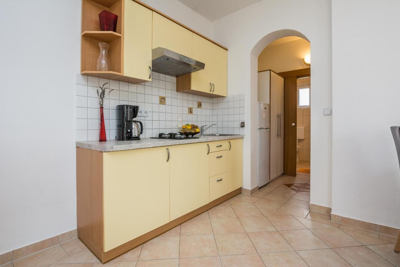 Apartments Sarlija Vir Eksteriør bilde