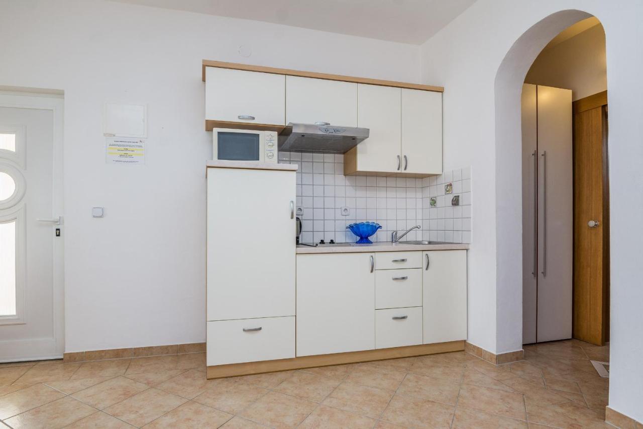 Apartments Sarlija Vir Eksteriør bilde